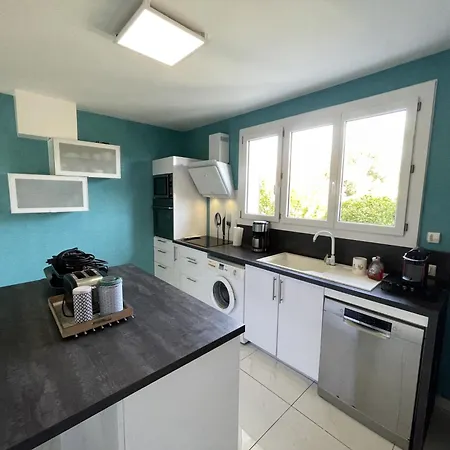 Holiday home Paisible Avec Piscine Privee Et Jardin Clos - Fr-1-71-109 Royan
